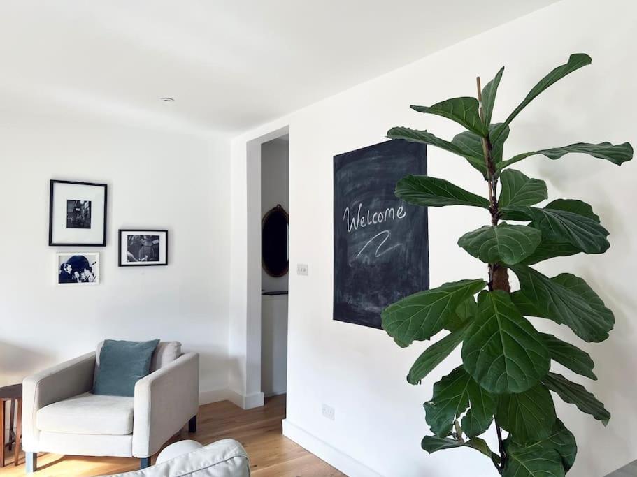 Poets Rest, Free Parking, Ev Socket Fees Apply Walk To Beach Brighton Eksteriør billede